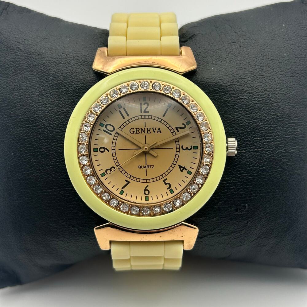 Geneva Women’s Watch White Silicon Band New Battery
